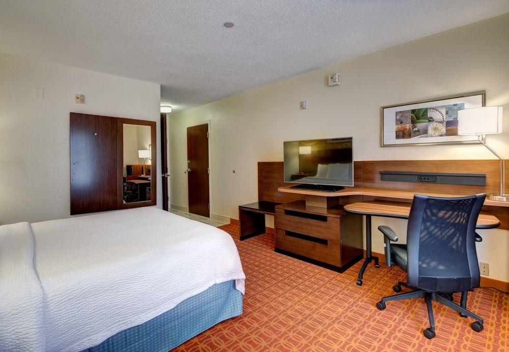 Fairfield Inn And Suites By Marriott Potomac Mills Γούντμπριτζ Εξωτερικό φωτογραφία