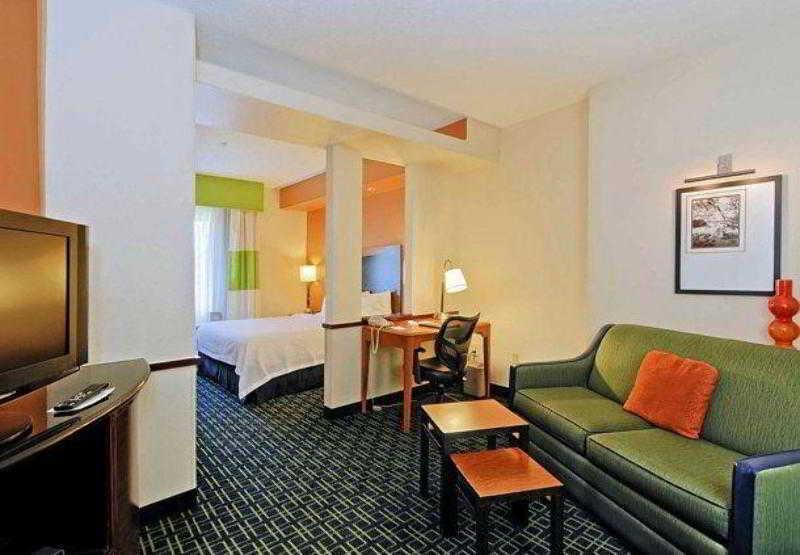 Fairfield Inn And Suites By Marriott Potomac Mills Γούντμπριτζ Εξωτερικό φωτογραφία